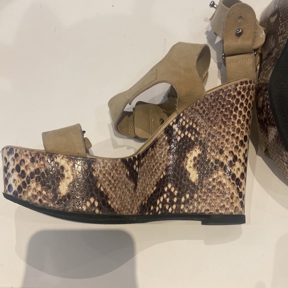 BCBG Maxazria women’s shoes platform - Picture 5 of 5